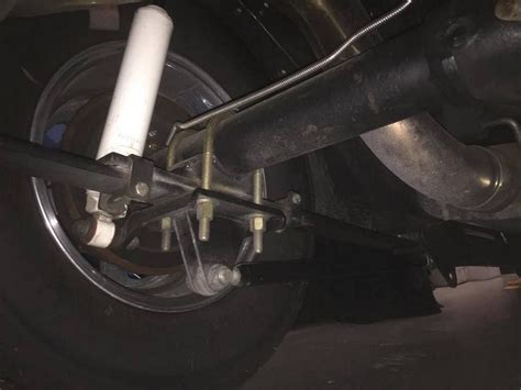 [1] Make sure the vehicle is not leaning to the side. . How to take pressure off leaf springs